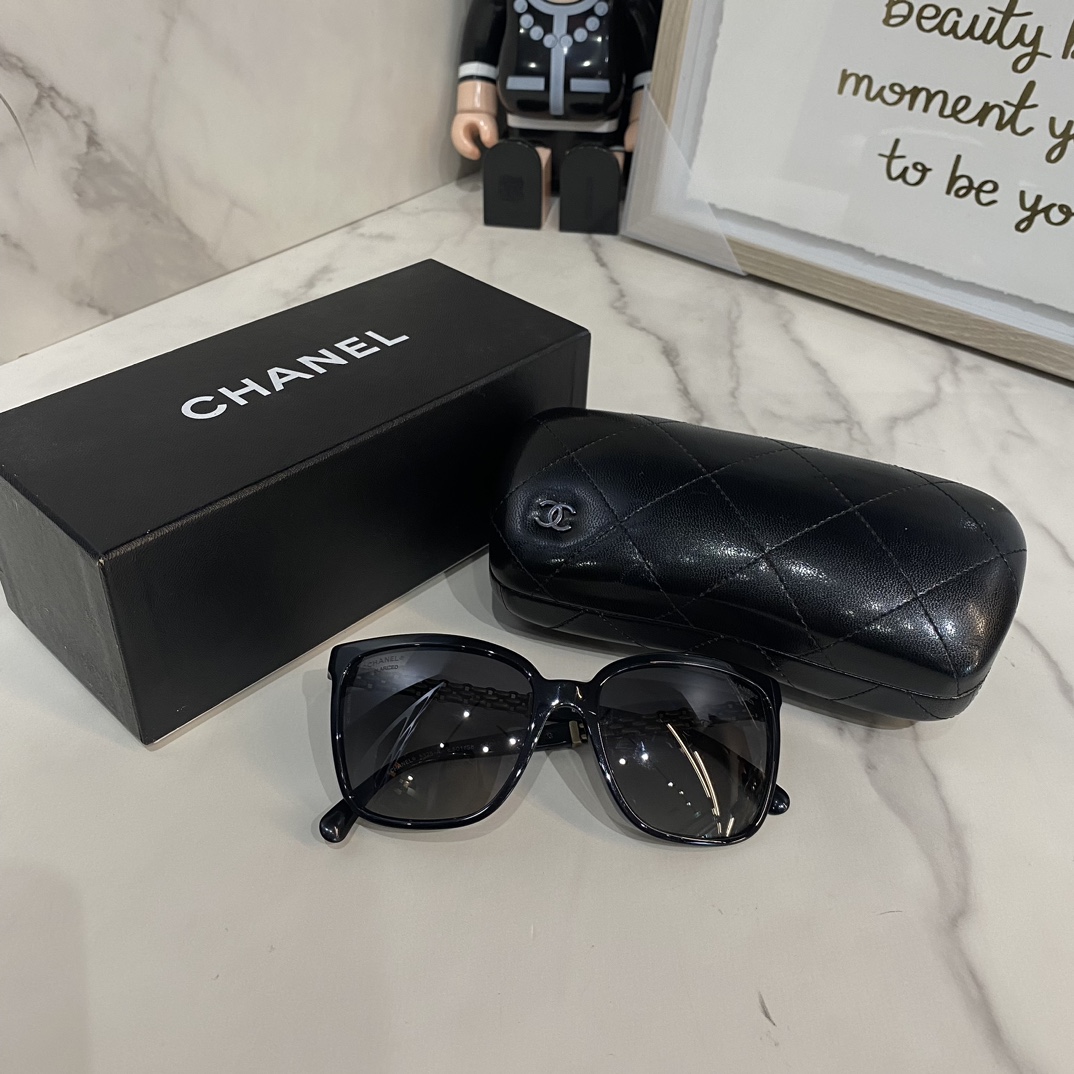 Chanel Sunglasses tinted round black - Authentic Pre-Owned items